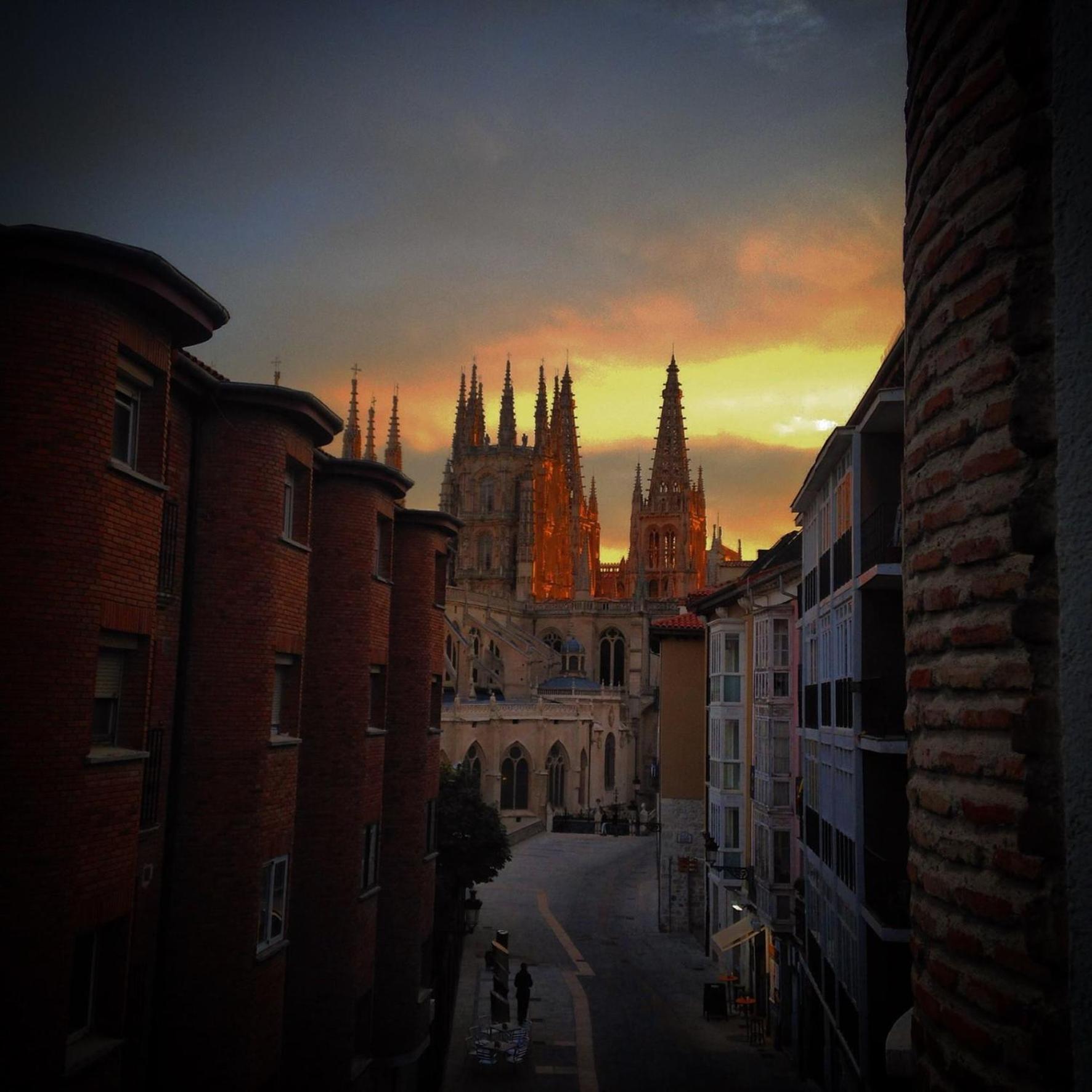 Atuaire Home Vivienda En Perfecta Ubicacion Al Lado De La Catedral De Burgo 외부 사진